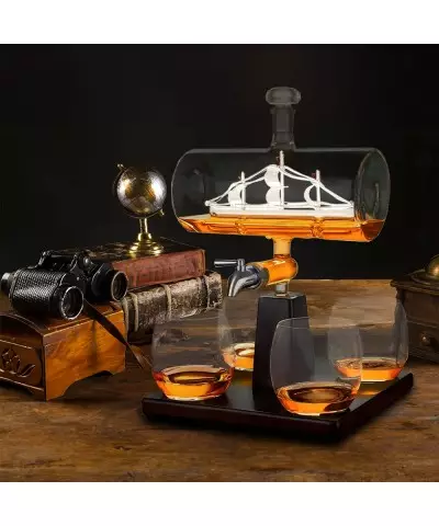 Whiskey Set Carafe Ship + 4 Glasses as a Gift