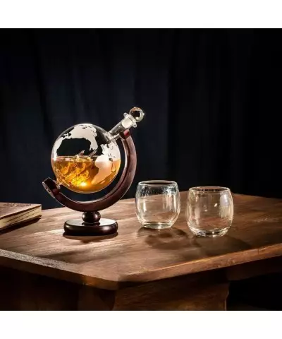 Whiskey Set Globe Carafe + 2 Glasses as a Gift